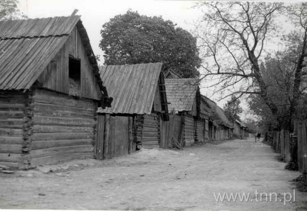 Stodoły przy ulicy Orzechowej we Frampolu