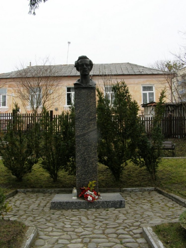 Кременец, памятник Юлиушу Словацкому