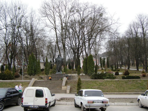 Кременец, памятник Тарасу Шевченку