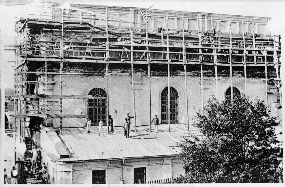Броди. Бічна сторона синагоги під час ремонту.