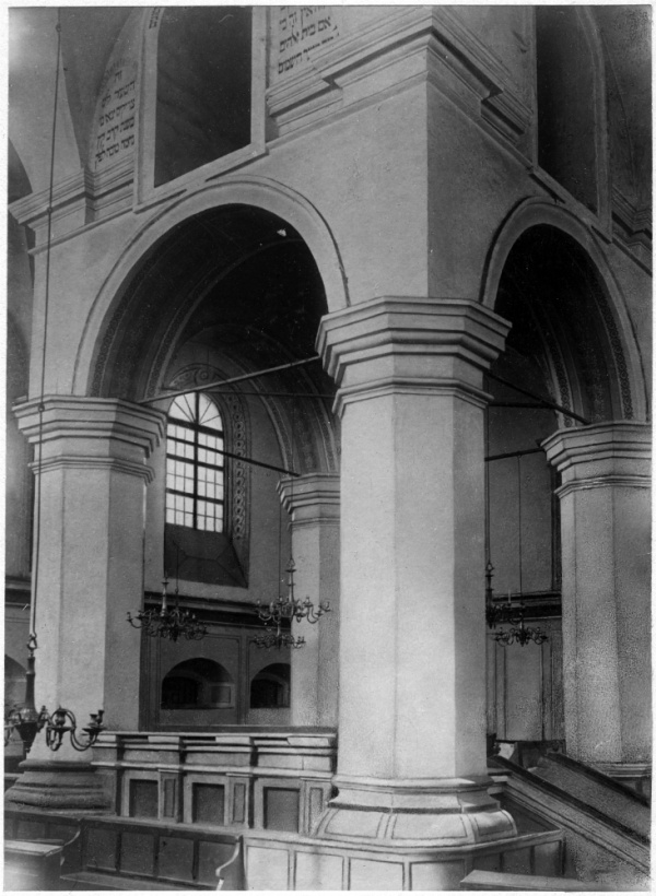 Pinsk, synagogue interior, bema