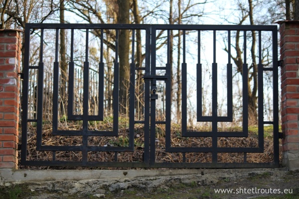 Jewish cemetery in Szczebrzeszyn, the gate