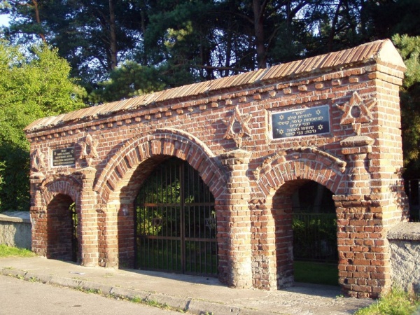 Gate of the Jewish cemetery in Siemiatycze
