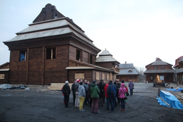 Participants of the Shtetl Routes seminar for tour guides at the construction site of "The City on the Trail of Borderland Cultures" in Biłgoraj