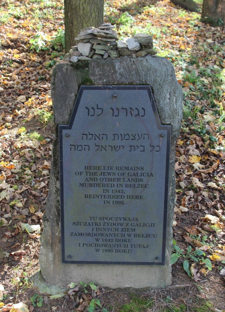 Pomnik na cmentarzu żydowskim poświęcony Żydom z Leska, którzy zginęli podczas Holocaustu