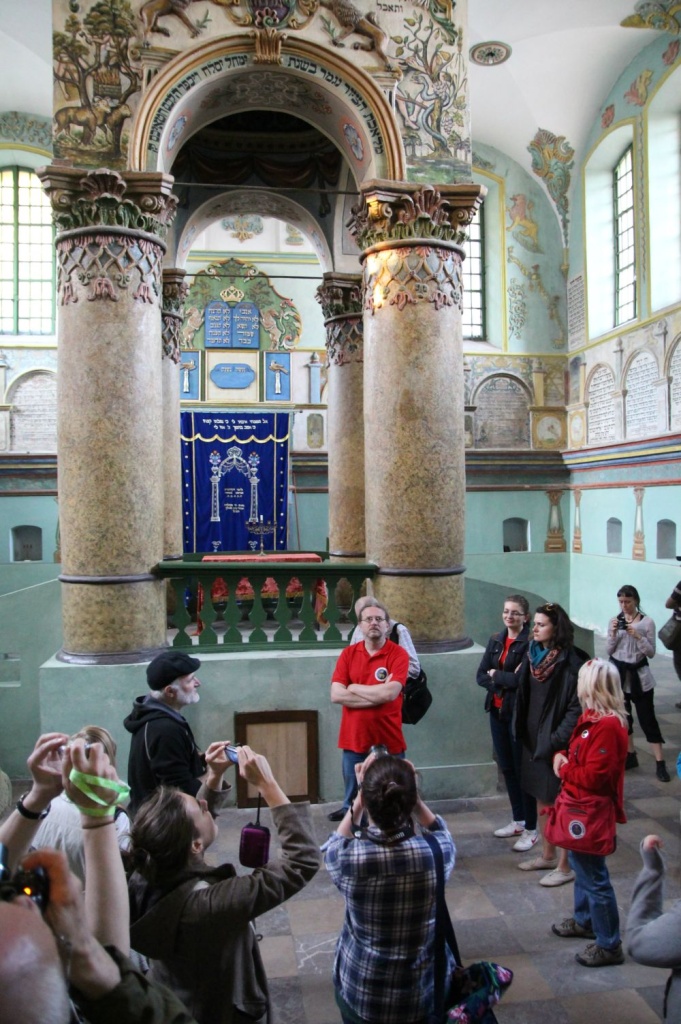 Wnętrze synagogi w Łańcucie, szkolenie Shtetl Routes dla przewodników