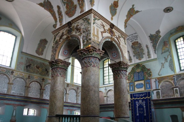 Бима синагоги в Ланьцуте