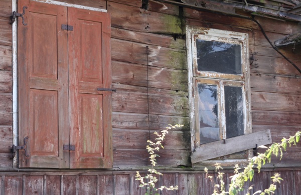 Stolarka okienna domu drewnianego przy ul. Uchańskiej 34 w Wojsławicach
