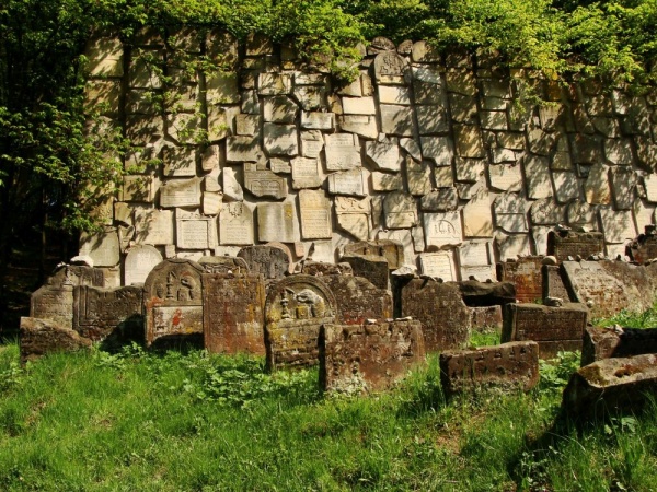 The new Jewish cemetery in Kazimierz Dolny