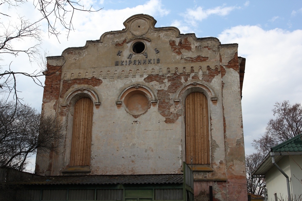 Fasada synagogi w Bolechowie