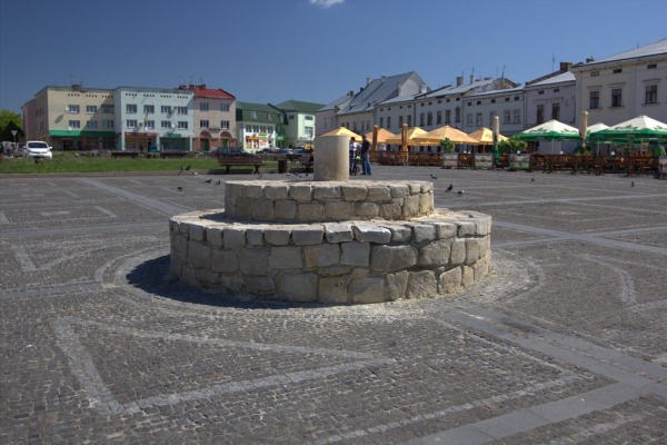 Zhovkva, Rynok Square
