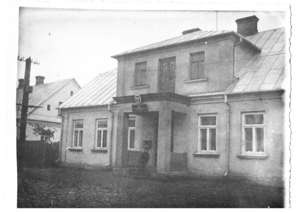 A post office at 14 Goniądzka street in Knyszyn