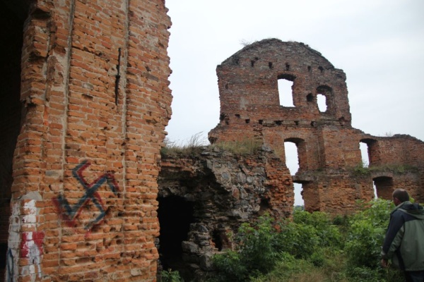 Руины замка в Корце