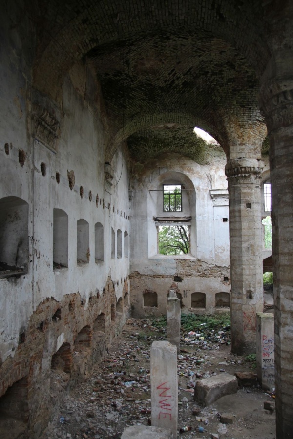 Wnętrze synagogi w Ostrogu