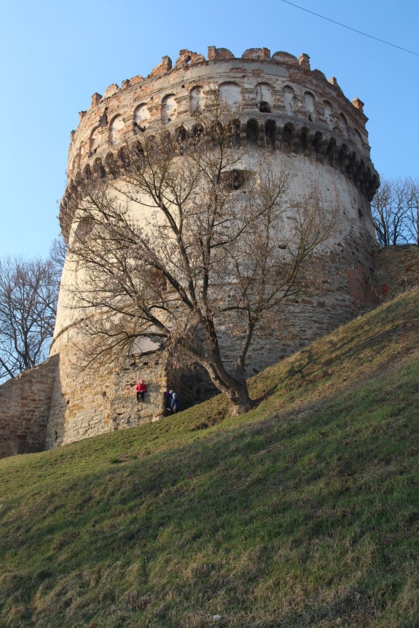 Замок в Остроге, Круглая башня