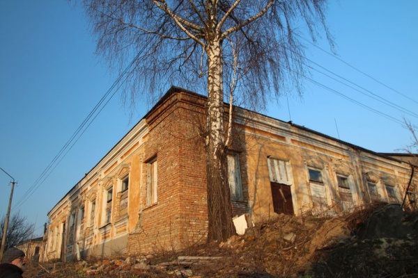 Zabytkowy budynek w Ostrogu