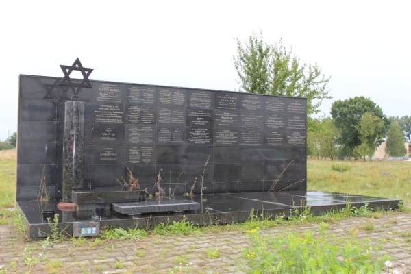 Memorial wall at the Jewish cemetery in Pruzhany