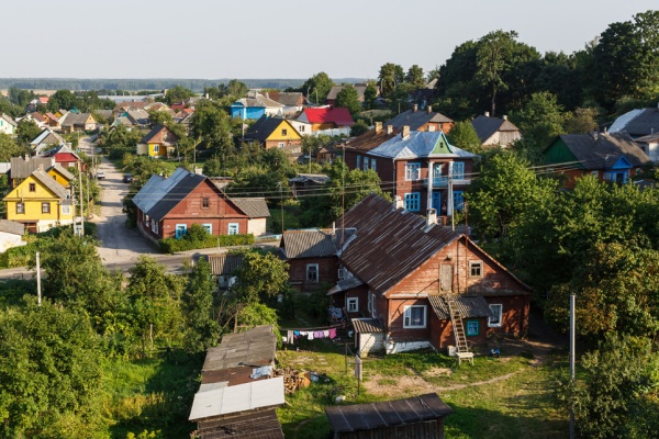 Zabudowa z lat 30. XX w. w Nowogródku, widok ze wzgórza zamkowego
