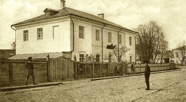 Żeńskie gimnazjum w Dubnie