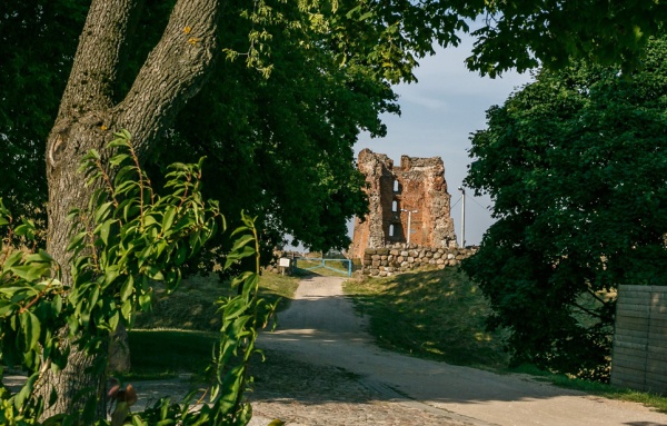 Ruiny wieży Szczytowej w Nowogródku