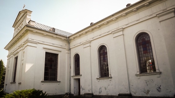 The Holy Trinity church in Indura (1815)
