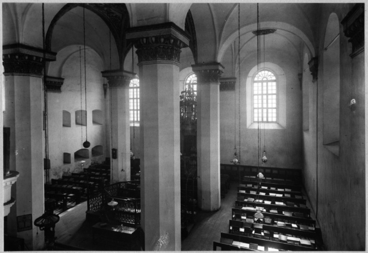 Ostróg, wnętrze synagogi
