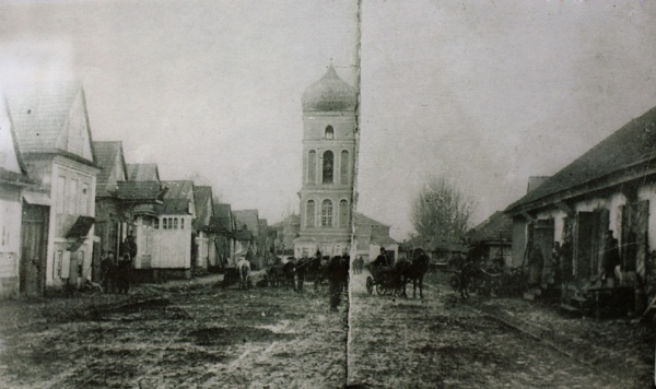 The market square in Mir, late 19th century