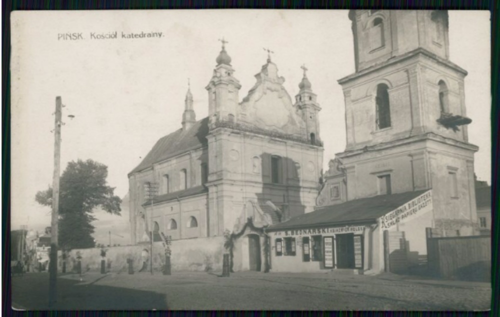 Pińsk, kościół katedralny, sklep papierniczy
